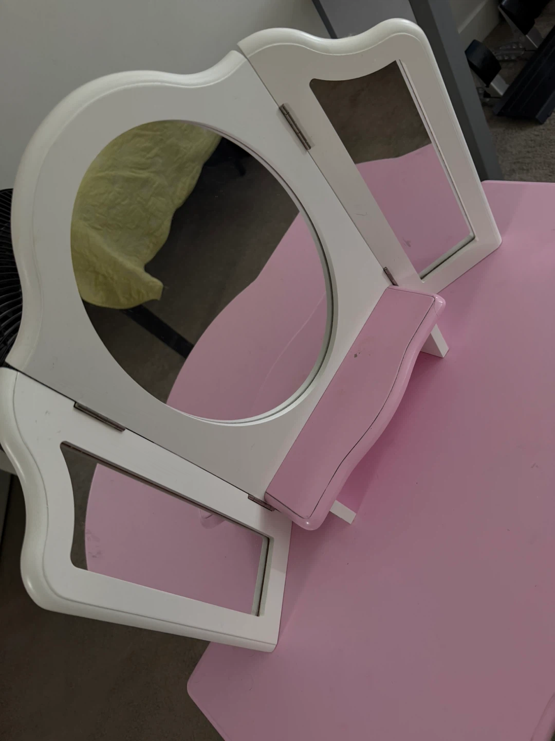 Kids Vanity Set with Tri-Fold Mirror