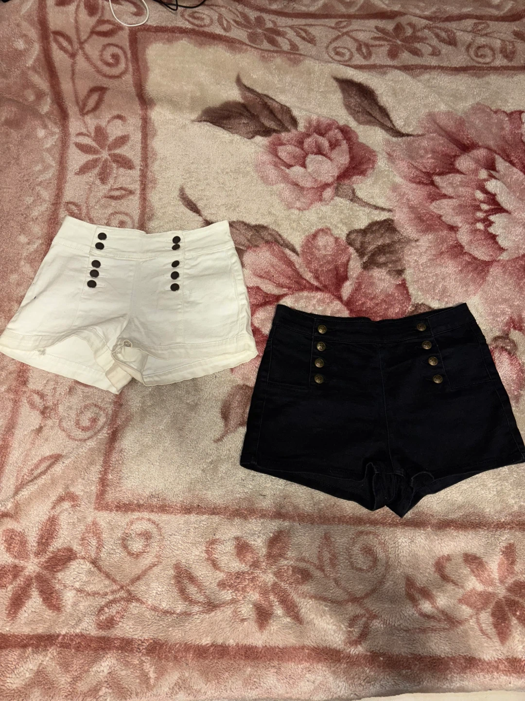 High-waisted Sailor Shorts - Black and White