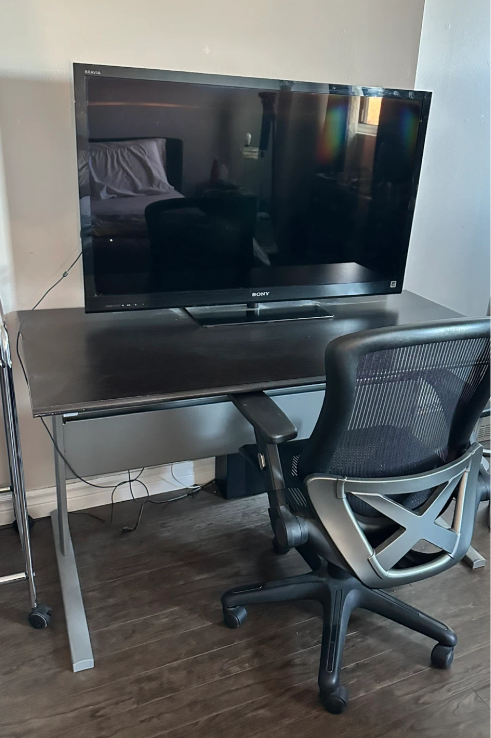 Desk + Chair + TV + Shredder - photo 2