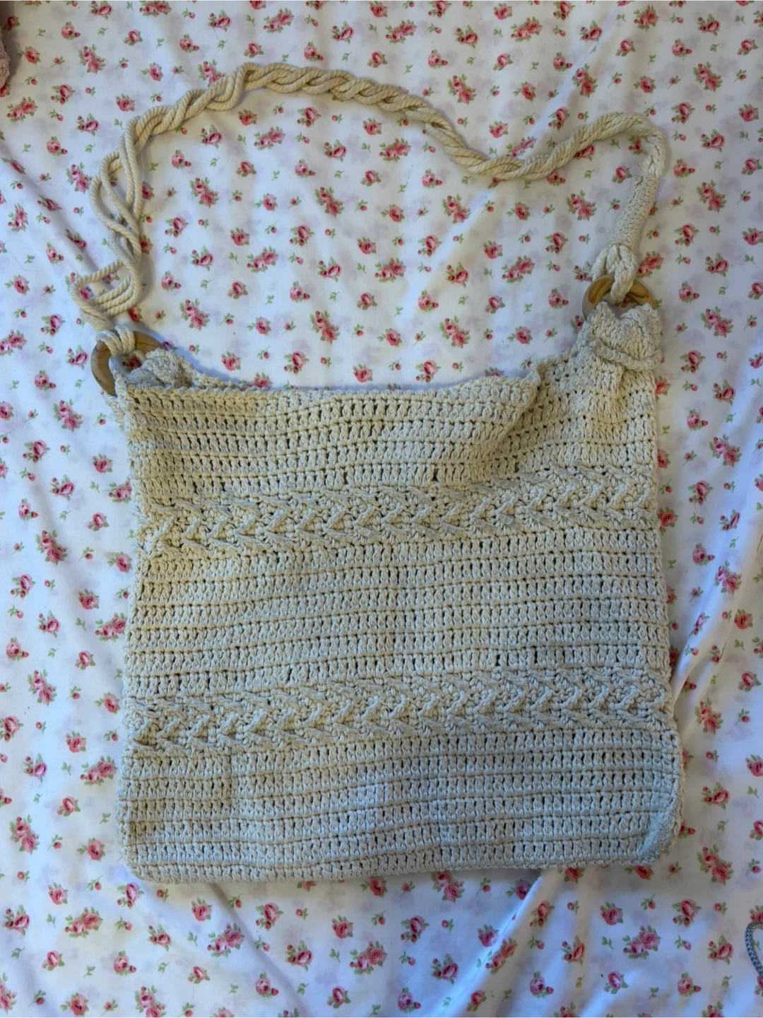 Cream Crochet Shoulder Bag with Wooden Accents - photo 2