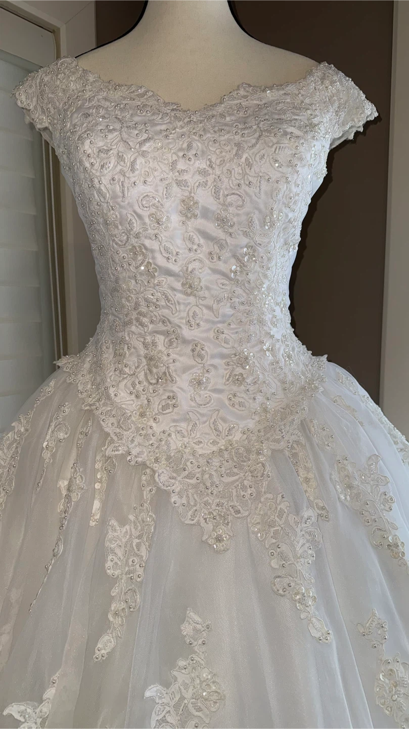 White Wedding Dress with train, veil and tiara - photo 2