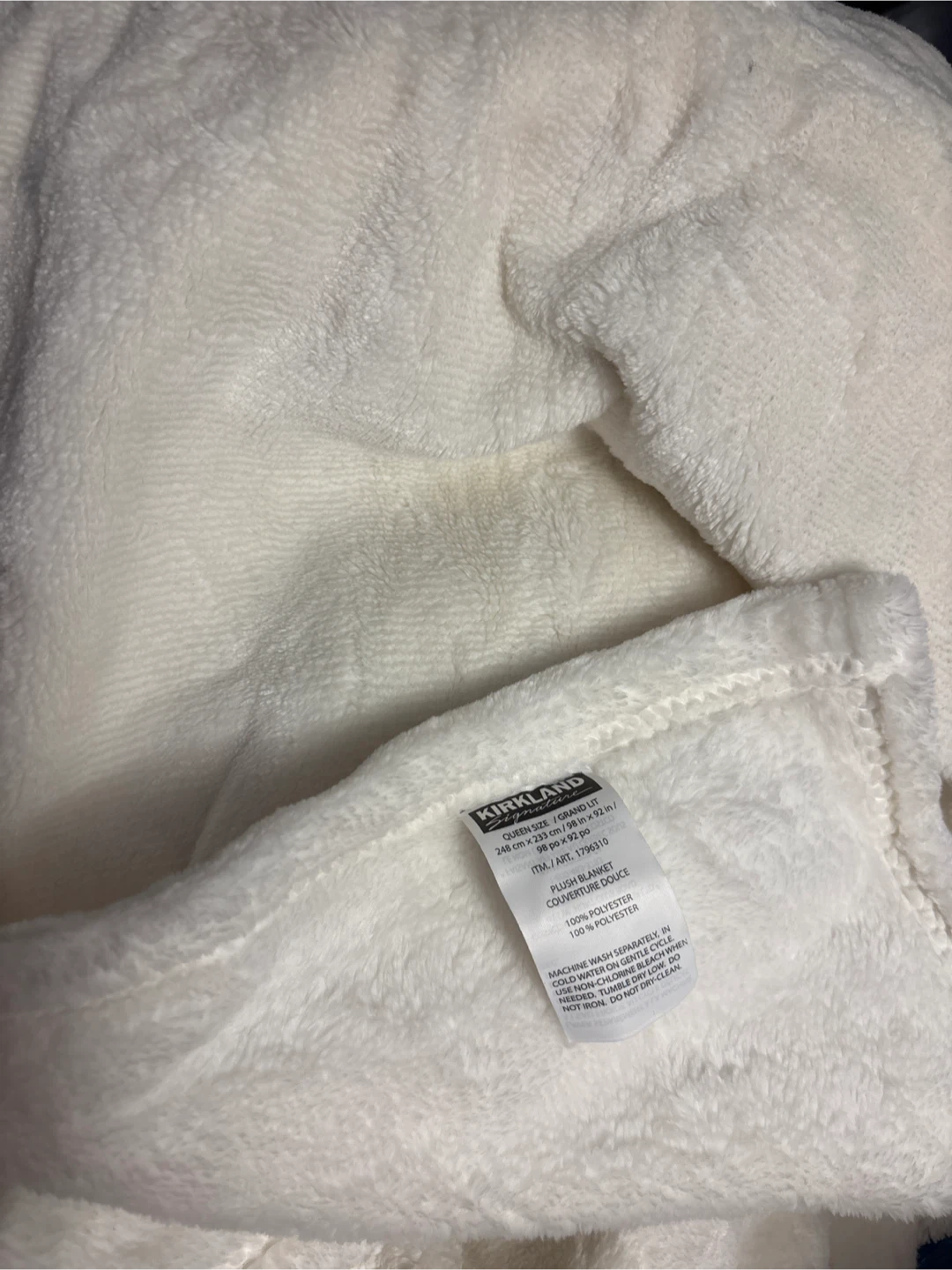 NWOT Kirkland Signature Queen Plush Blanket