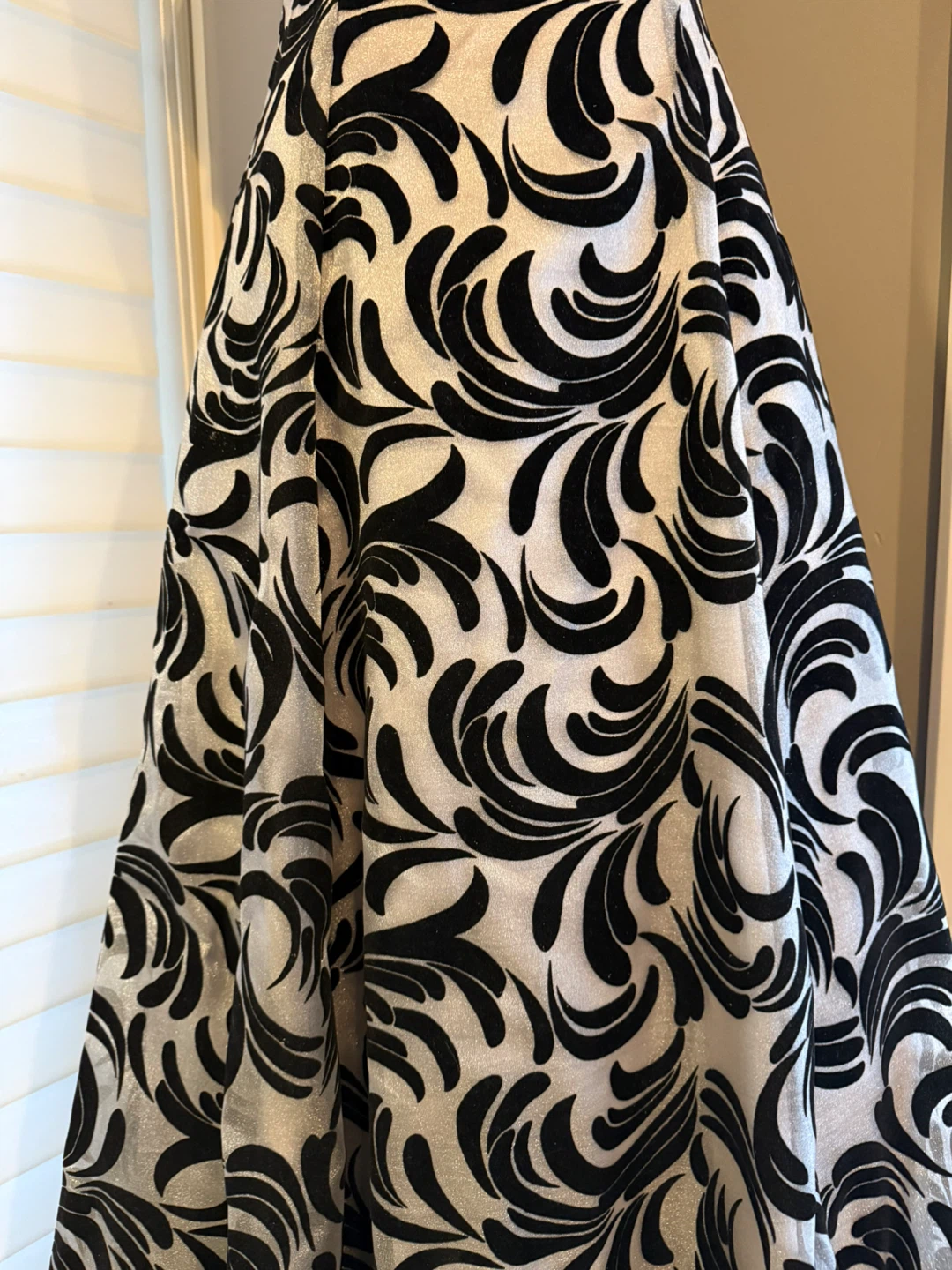 Black and Silver Sleeveless Swirl Dress - photo 3