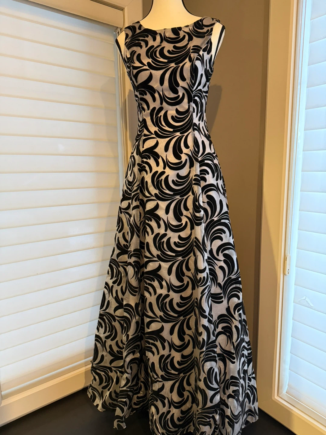 Black and Silver Sleeveless Swirl Dress