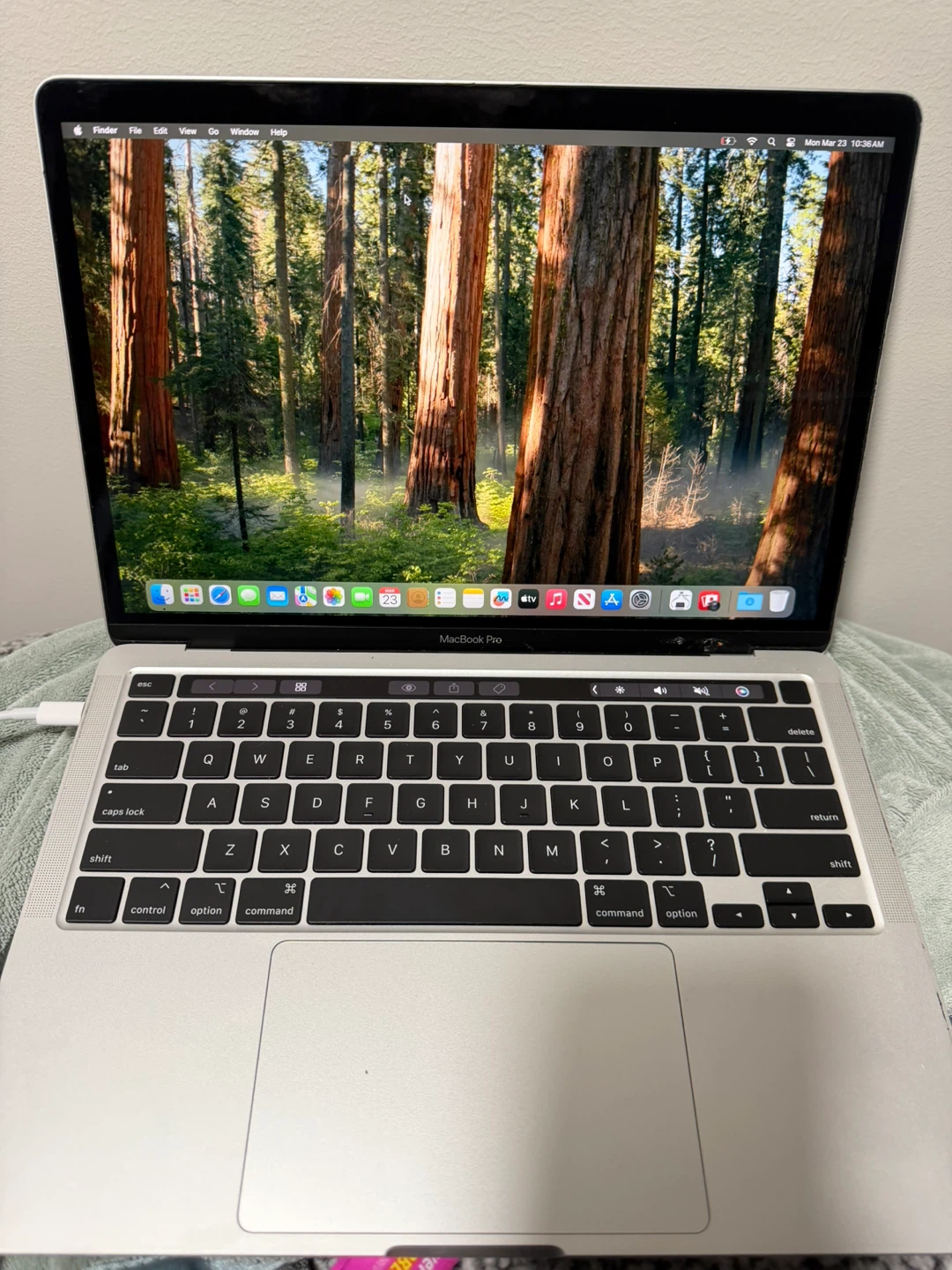 MacBook Pro 13” 2020 i5 16gb ram Touch Bar