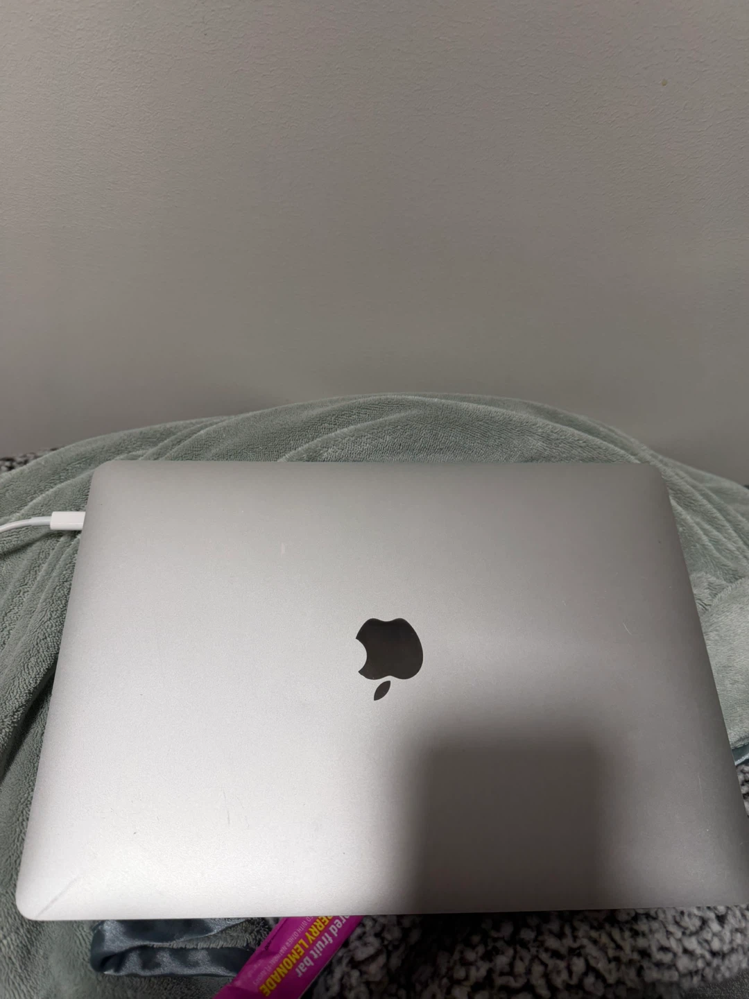 MacBook Pro 13” 2020 i5 16gb ram Touch Bar - photo 2