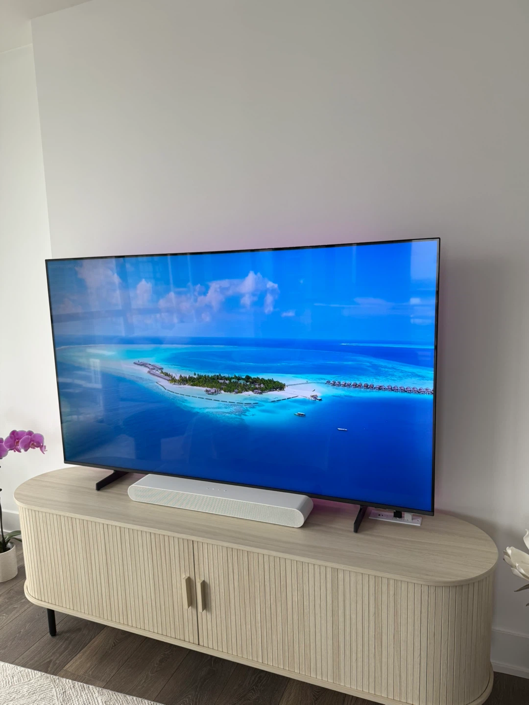 65" Crystal UHD U8000F 4K Smart TV - photo 2