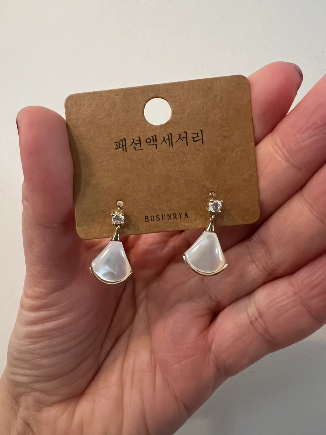 BOSUNRYA White Fan Shell Earrings S925 post.