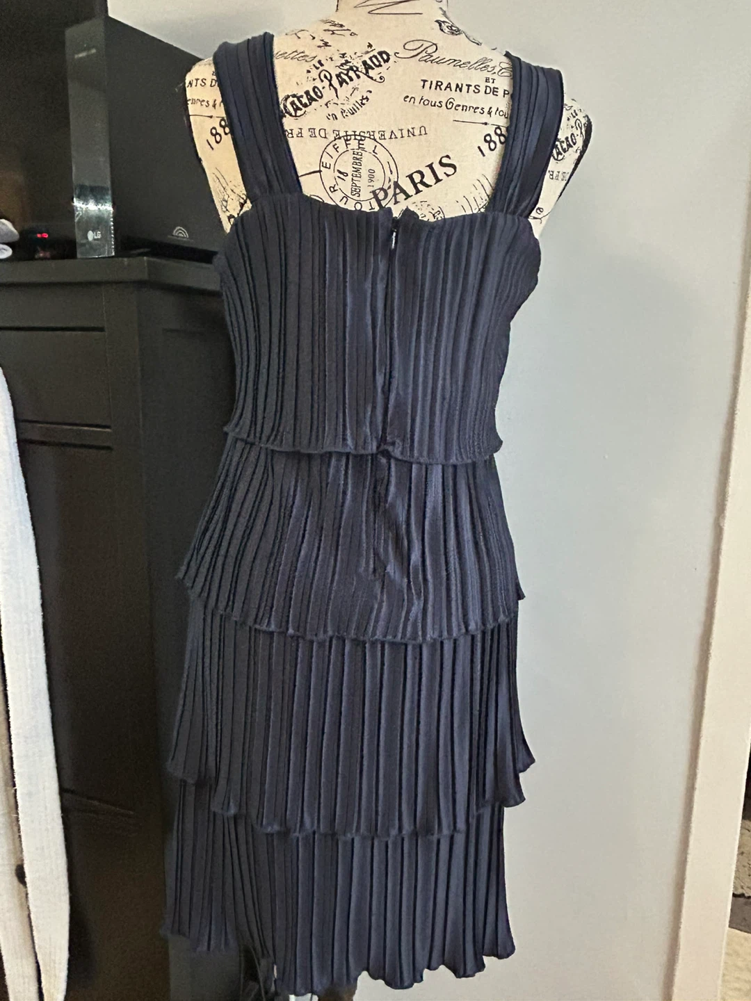 DKNY Navy Pleated Tiered Dress Size 4 - photo 2