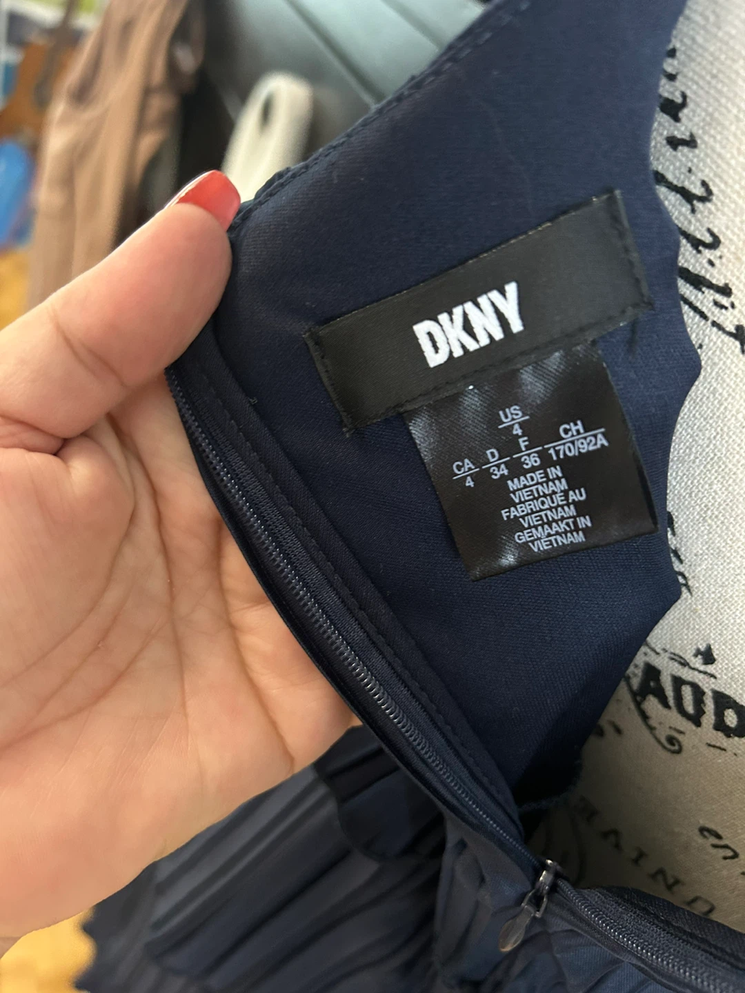 DKNY Navy Pleated Tiered Dress Size 4 - photo 3