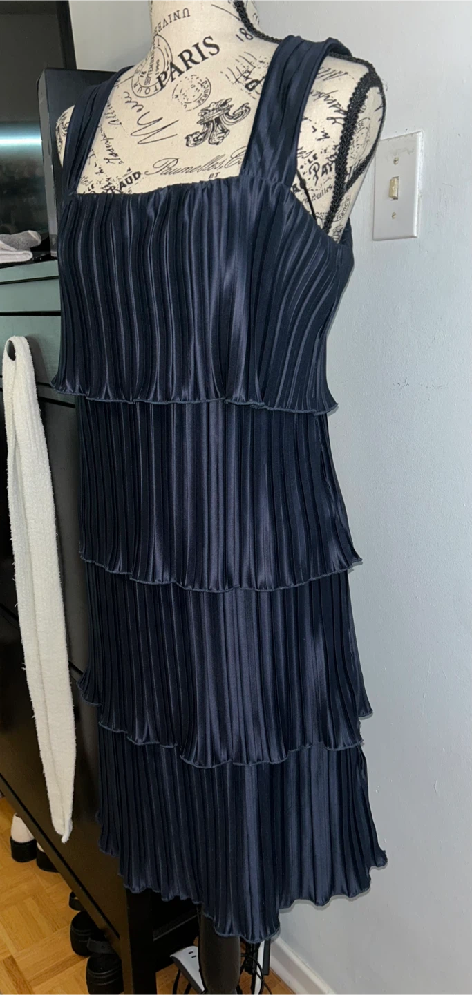 DKNY Navy Pleated Tiered Dress Size 4 - photo 4
