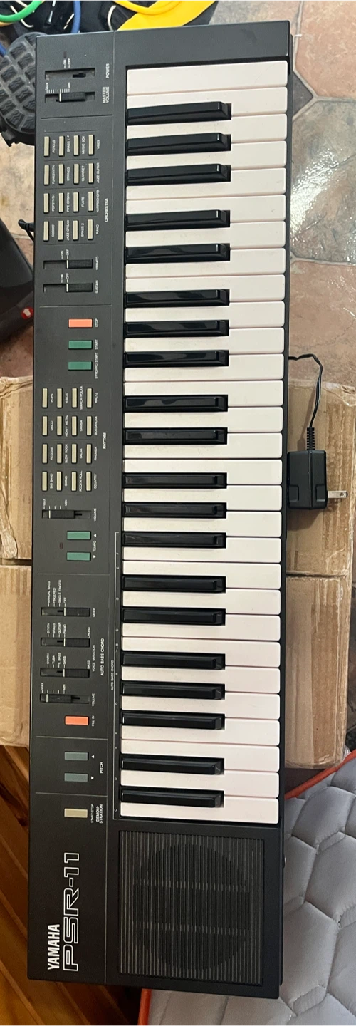 Yamaha PSR-11 Portable Keyboard - photo 2