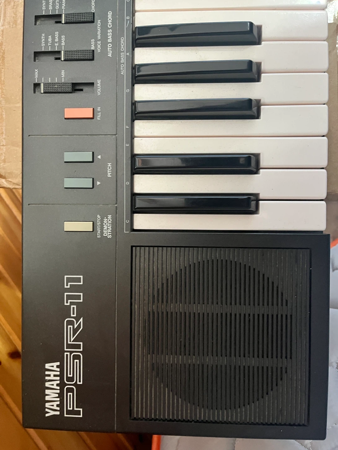 Yamaha PSR-11 Portable Keyboard