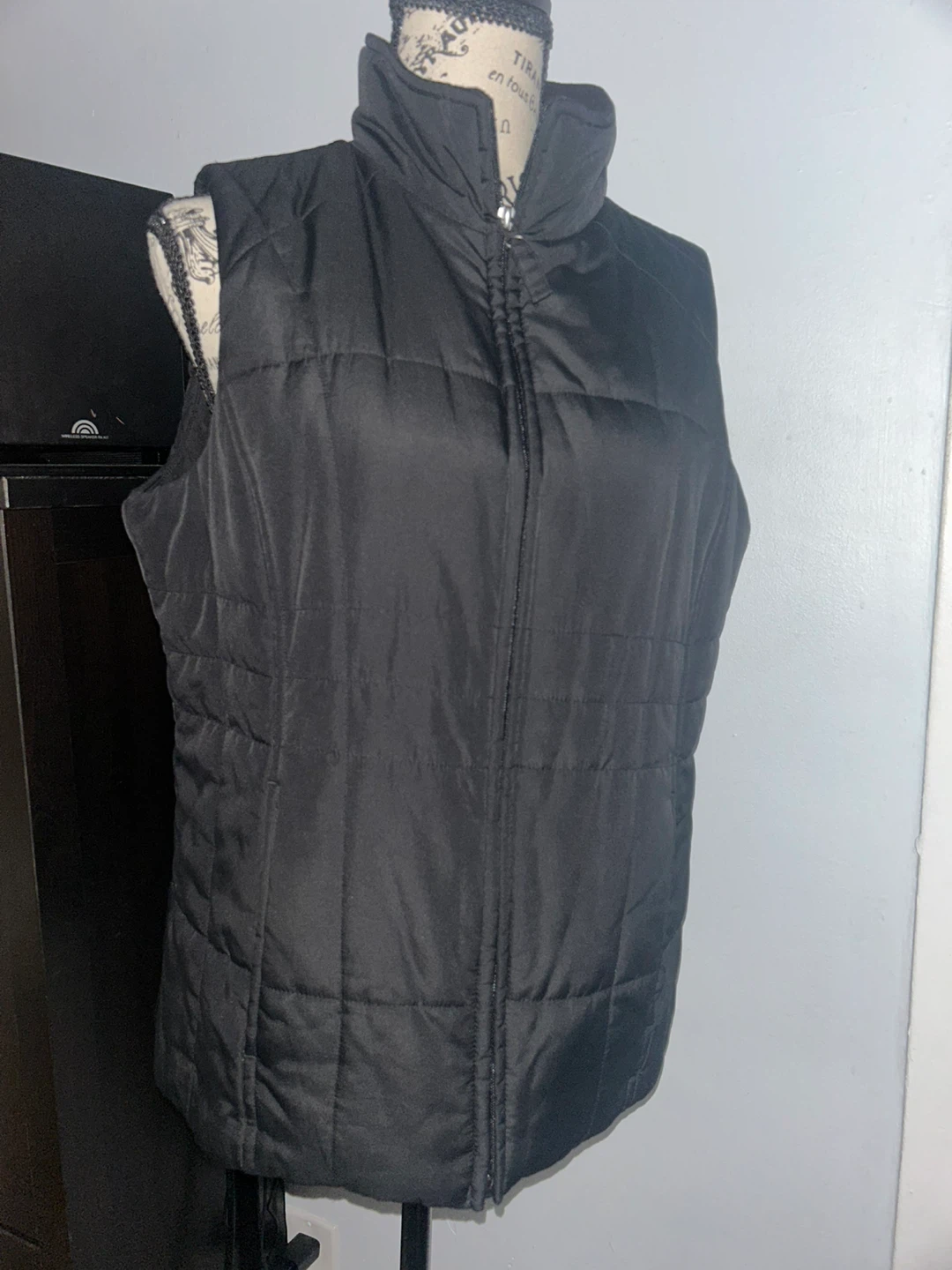 Athletic Works Ladies Puffer Vest Black Size Medium