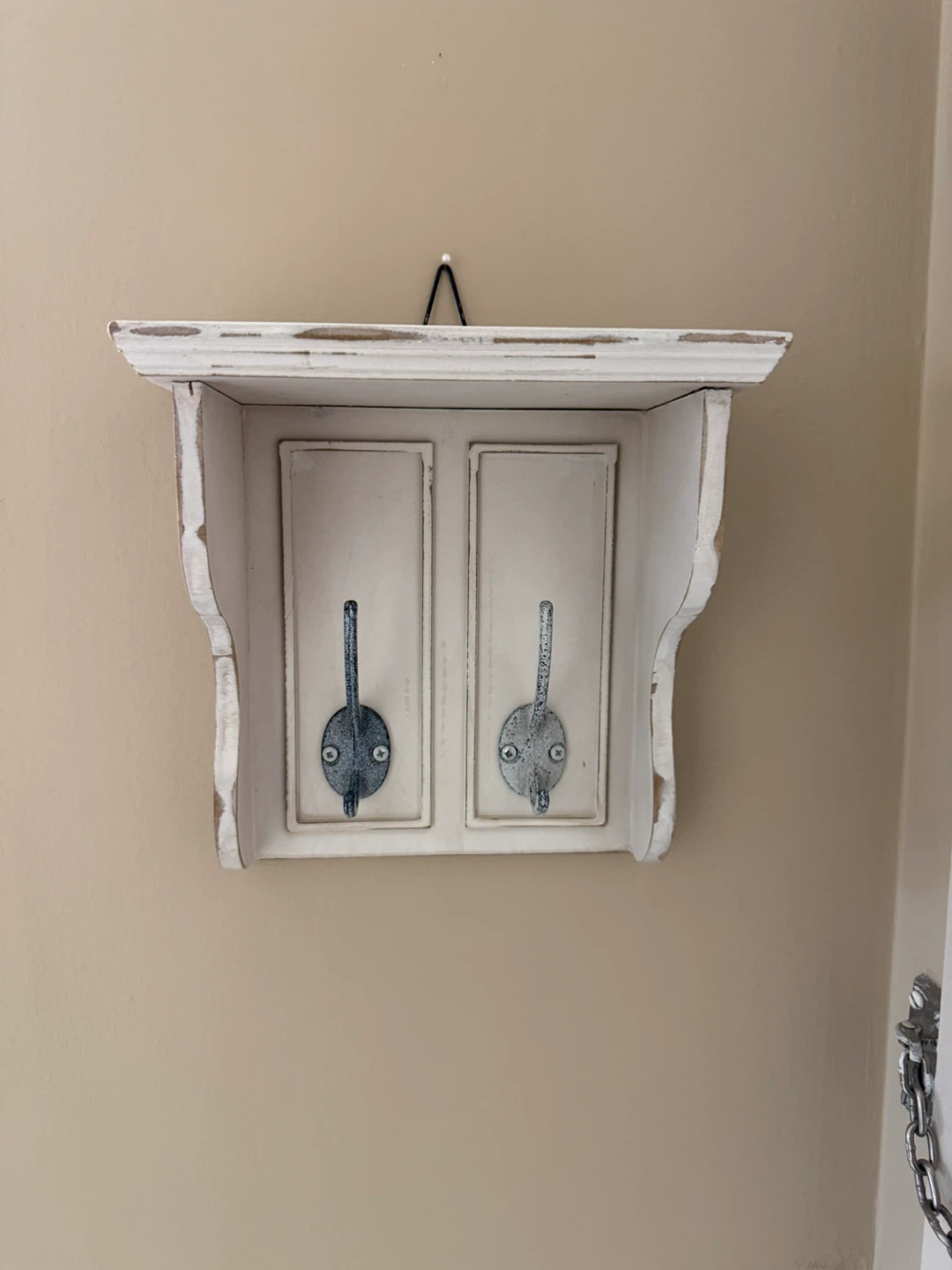 Small solid wood shelf with two large metal hooks - photo 2