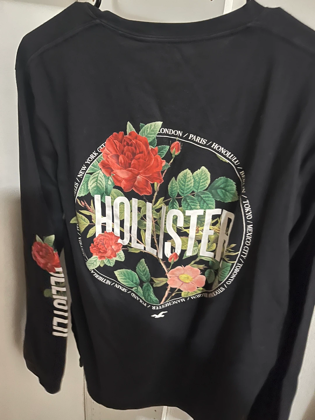 Black Adidas & Hollister T-Shirts Bundle - photo 4