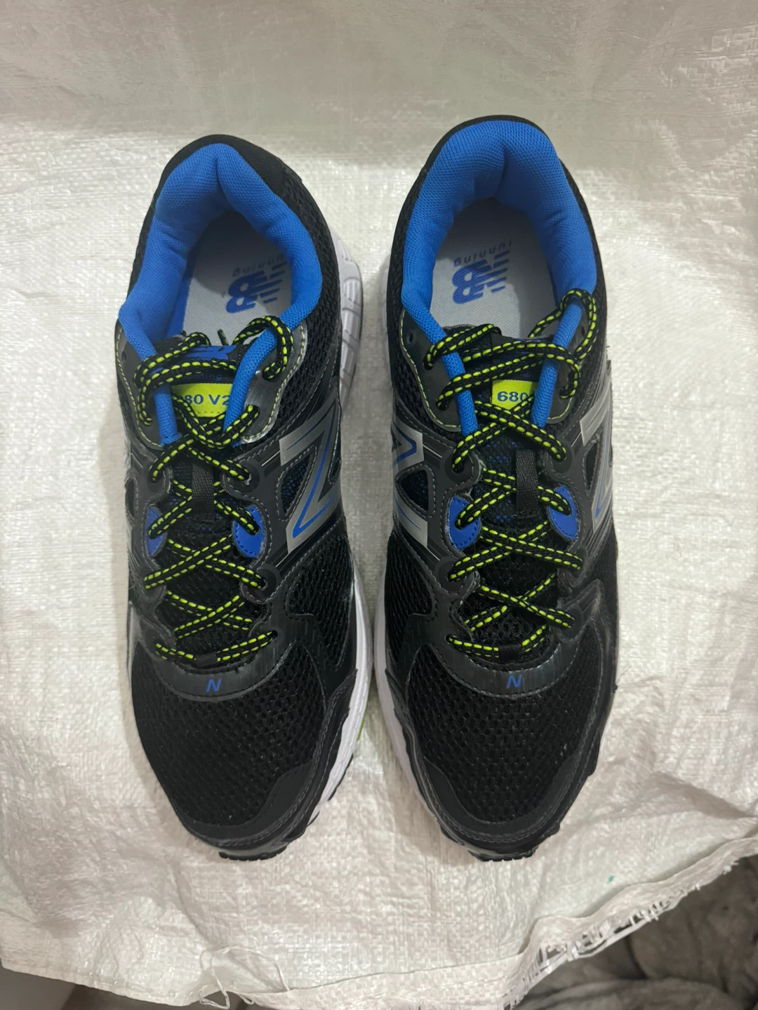 New Balance 680v2 Running Shoes