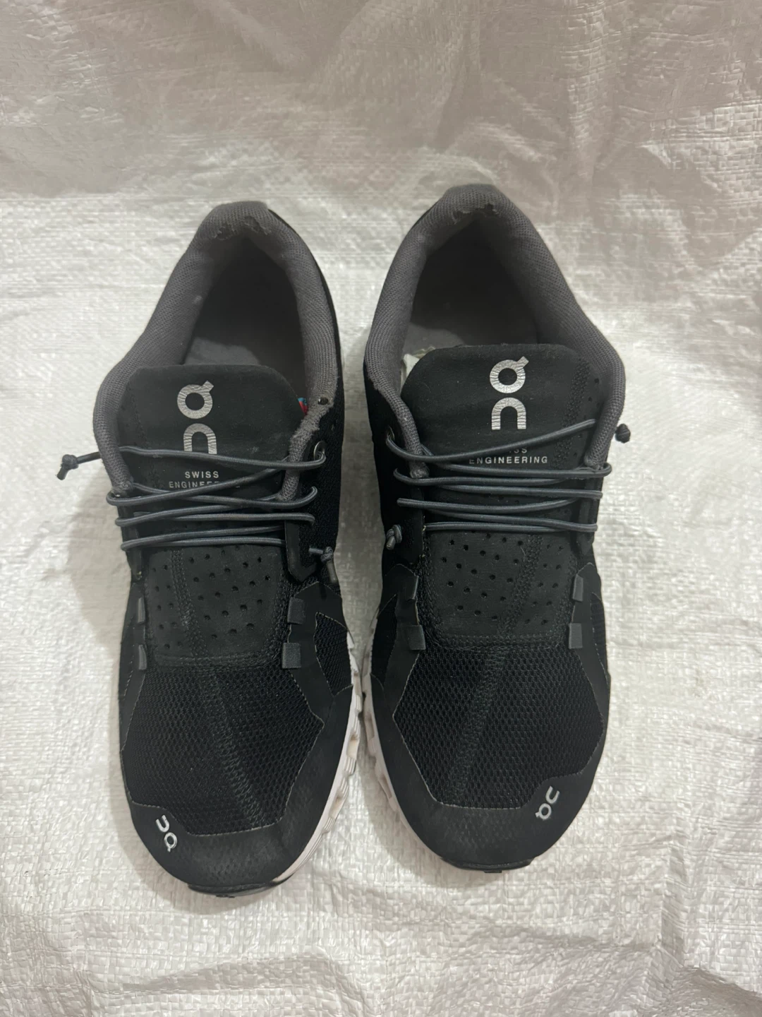 On Cloud Running Shoes - Black