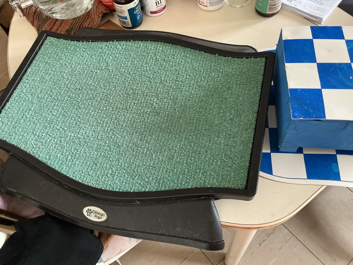 Cat scratcher/bed
