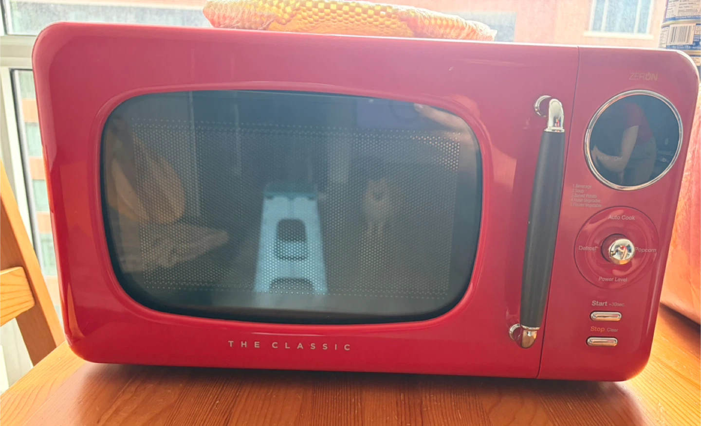 Zeron "The Classic" Red Retro Microwave