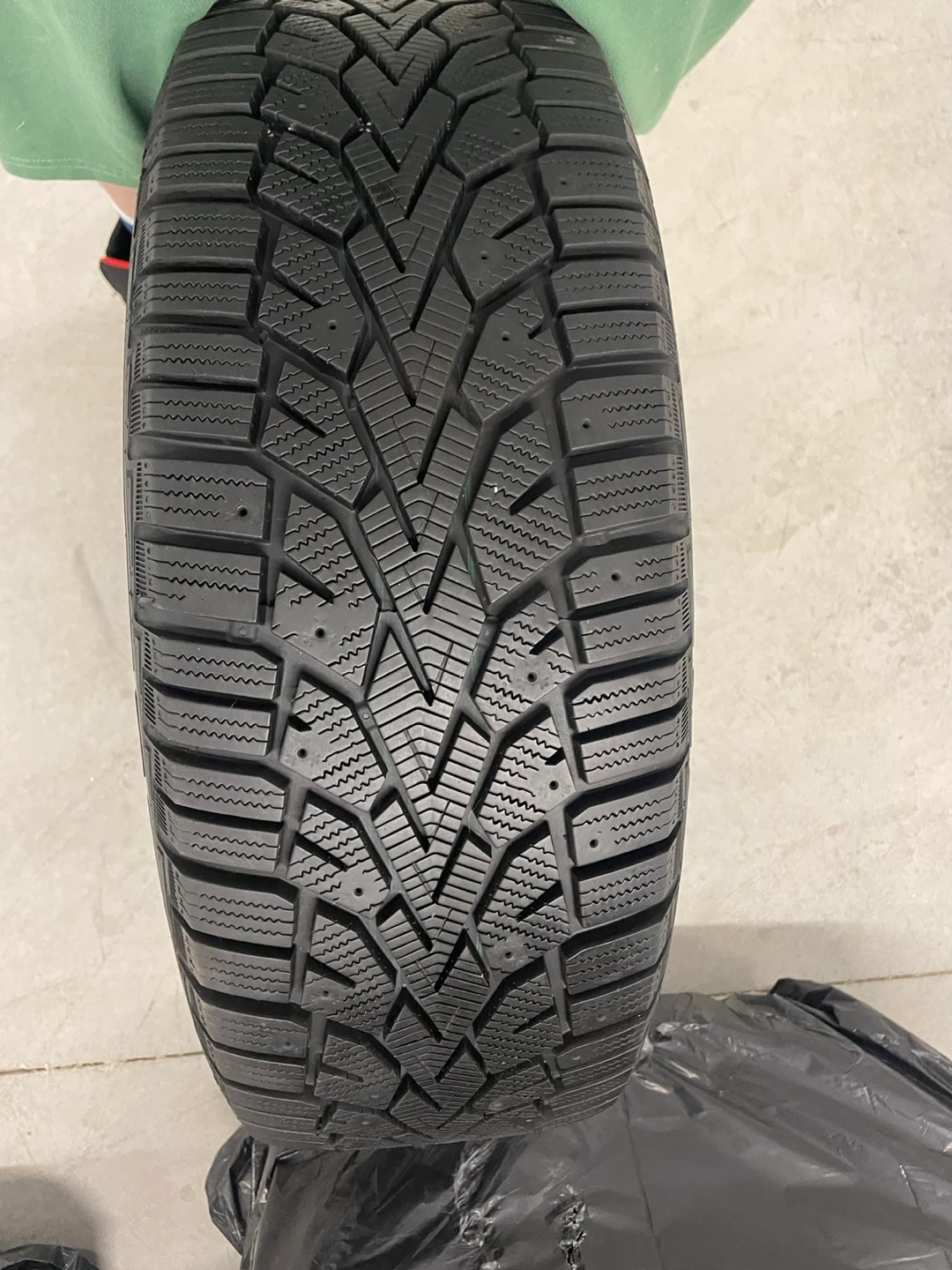 General Altimax Arctic 225/60 R17 Winter Tire - photo 3