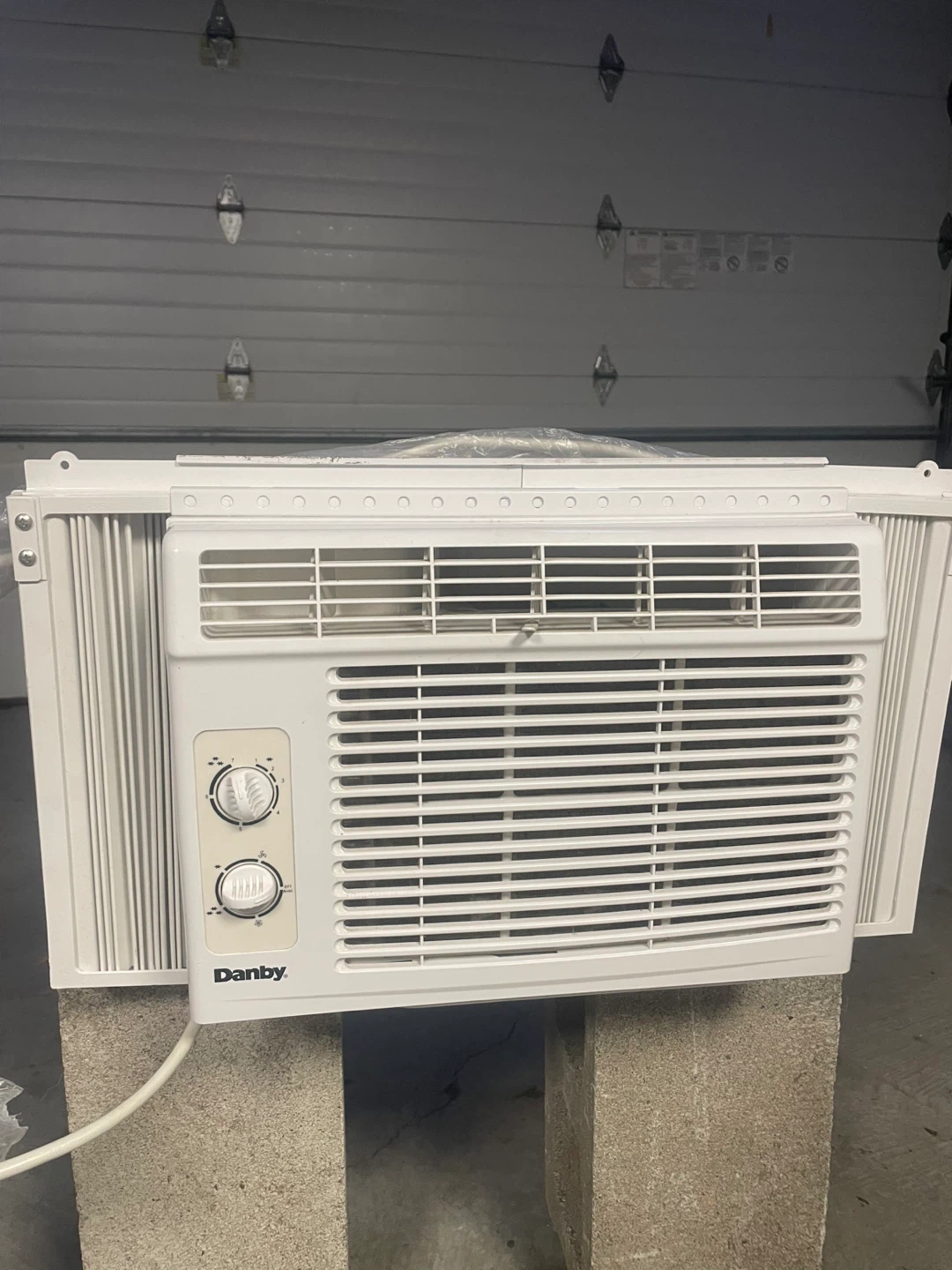 Danby Window Air Conditioner - photo 2