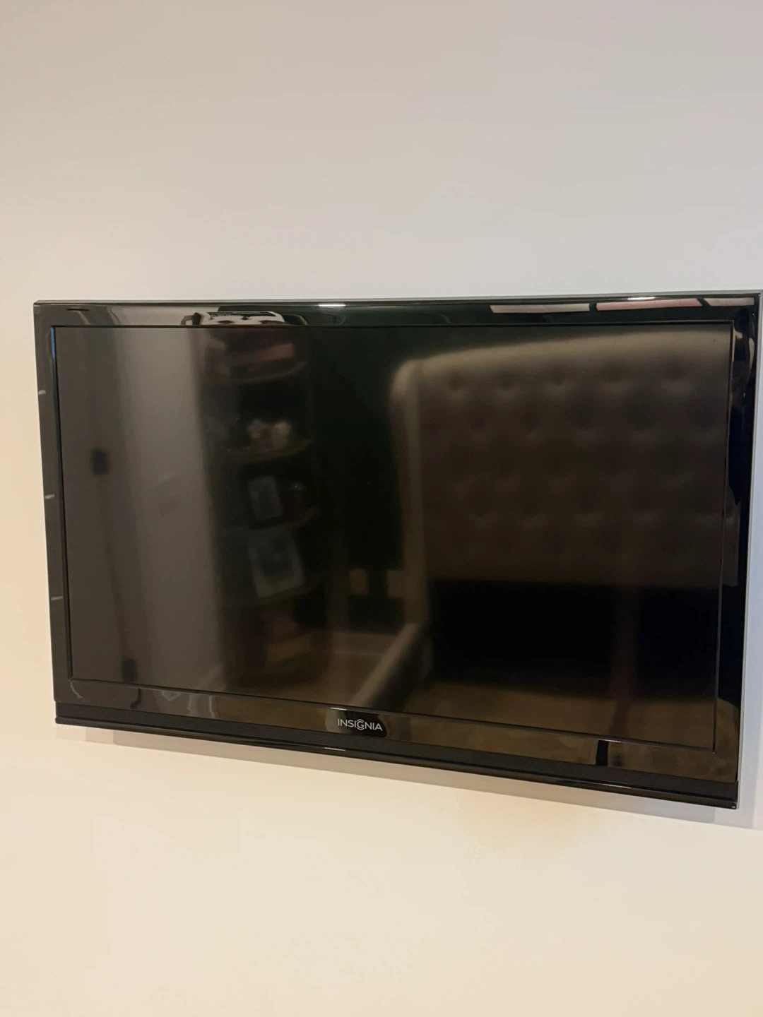 Insignia 42 inch LED TV