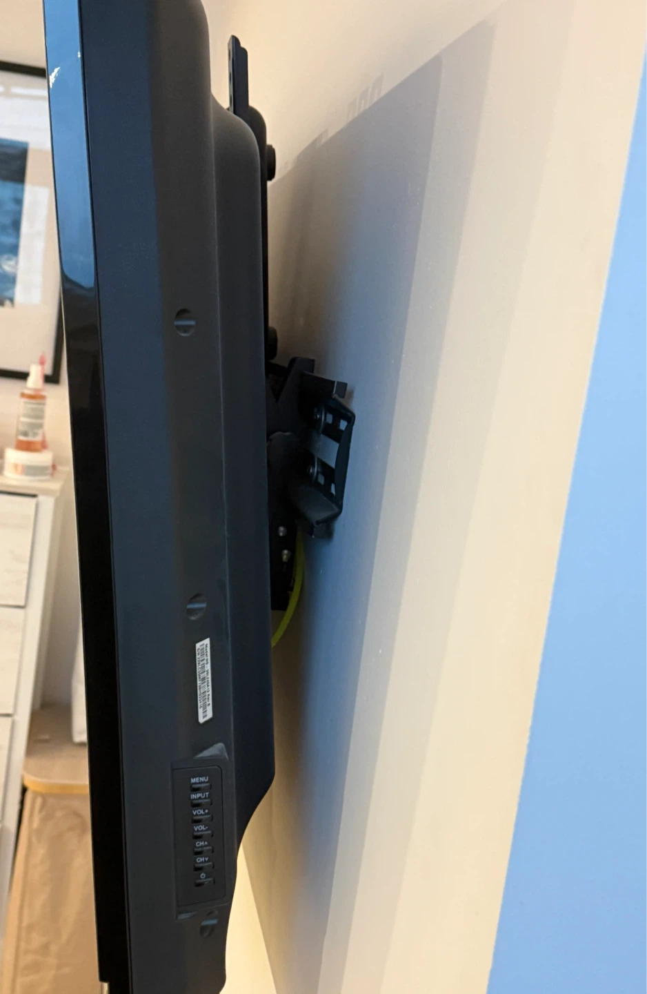 Insignia 42 inch LED TV - photo 2