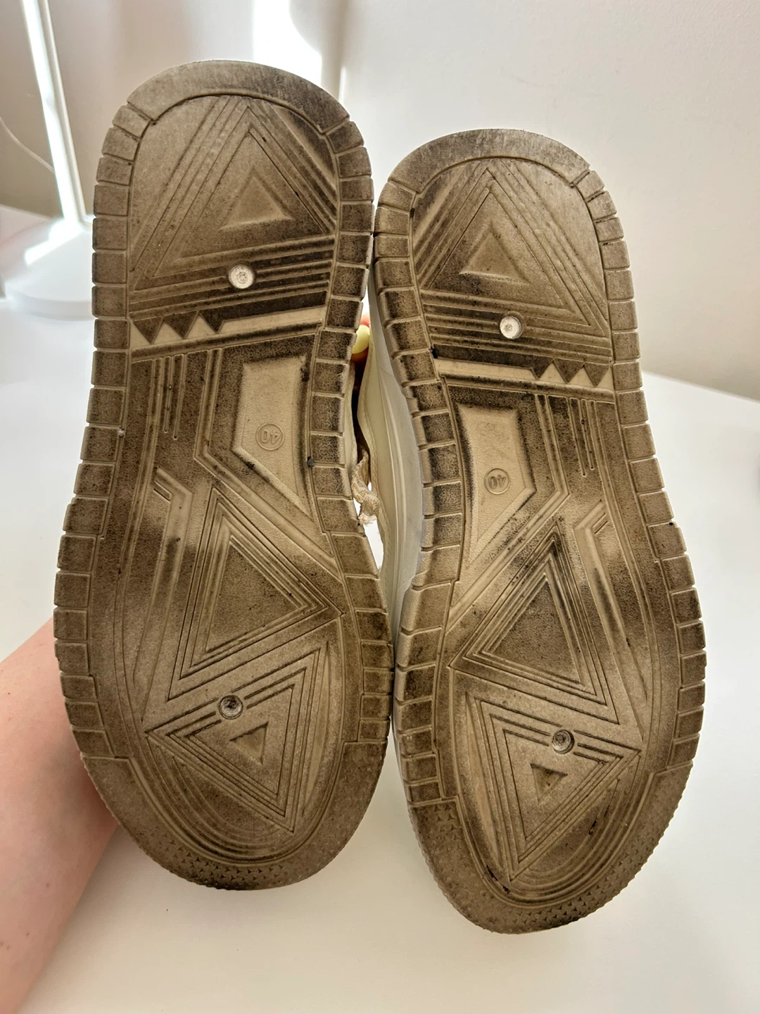 White sneakers Size 40 , fits US 8 - photo 3