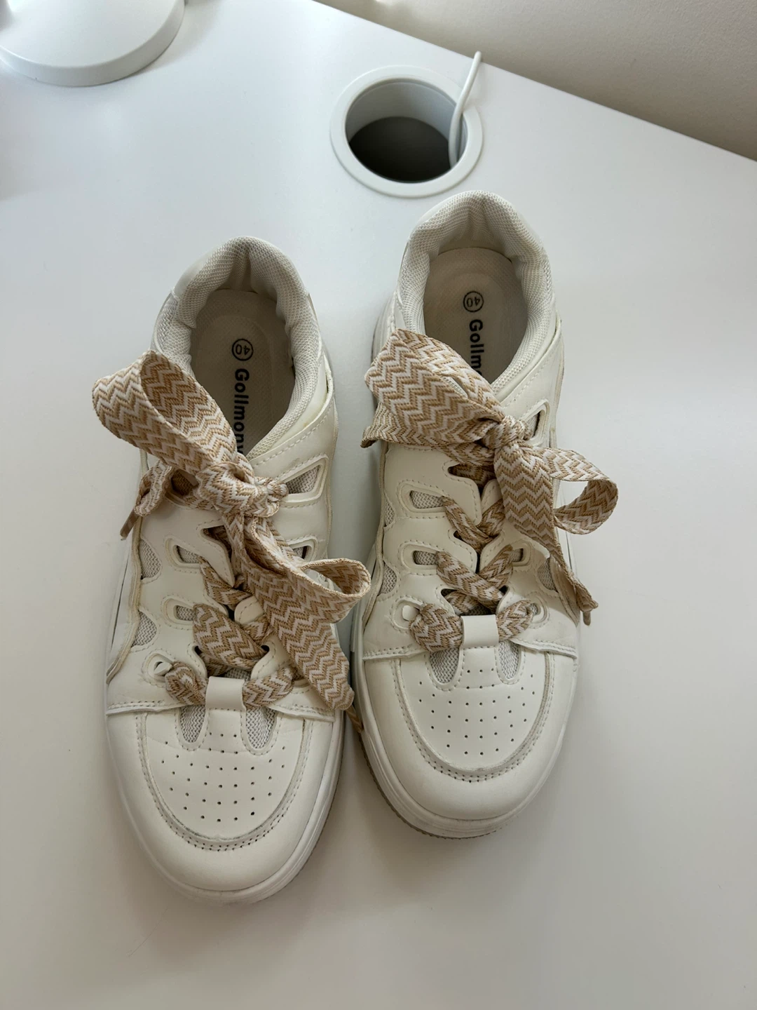 White sneakers Size 40 , fits US 8 - photo 4