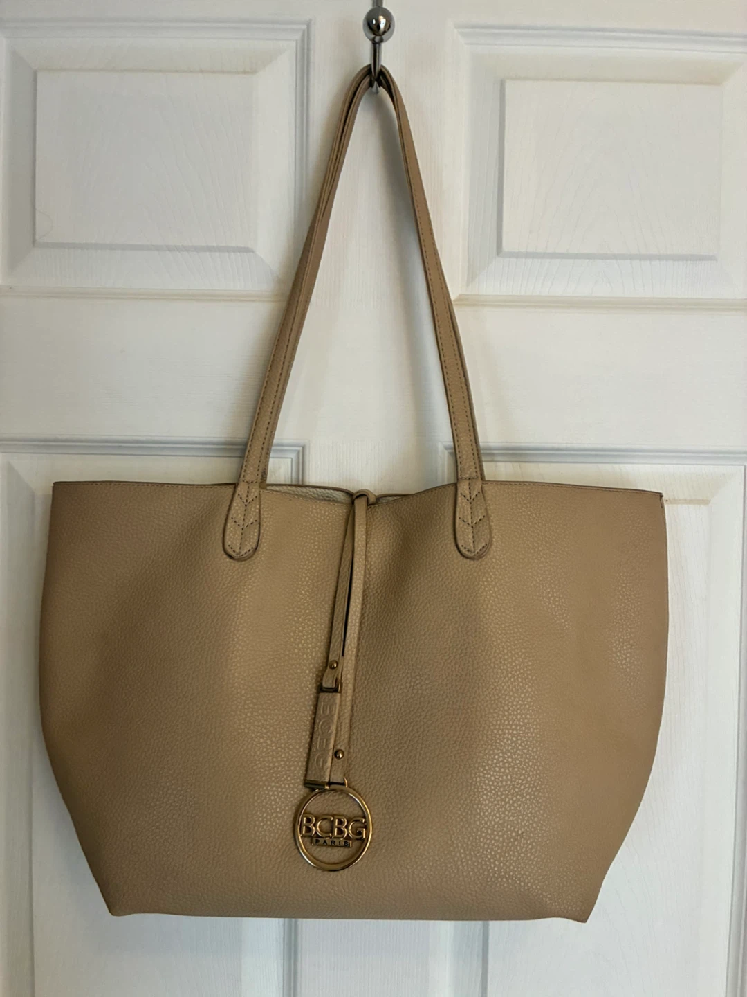 BCBG Paris Reversible Tote Bag (cream/white)