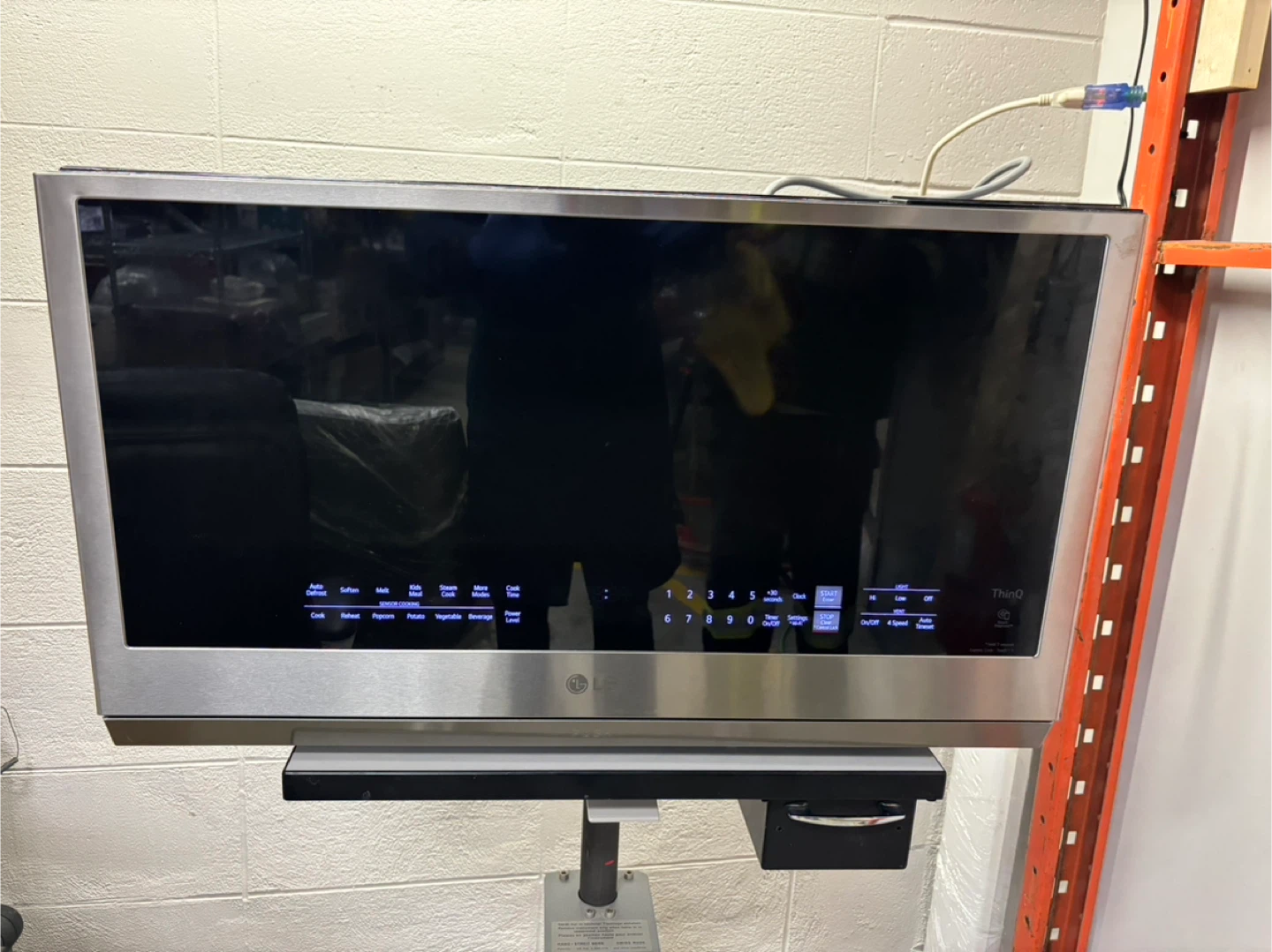 LG ThinQ Microwave - photo 3
