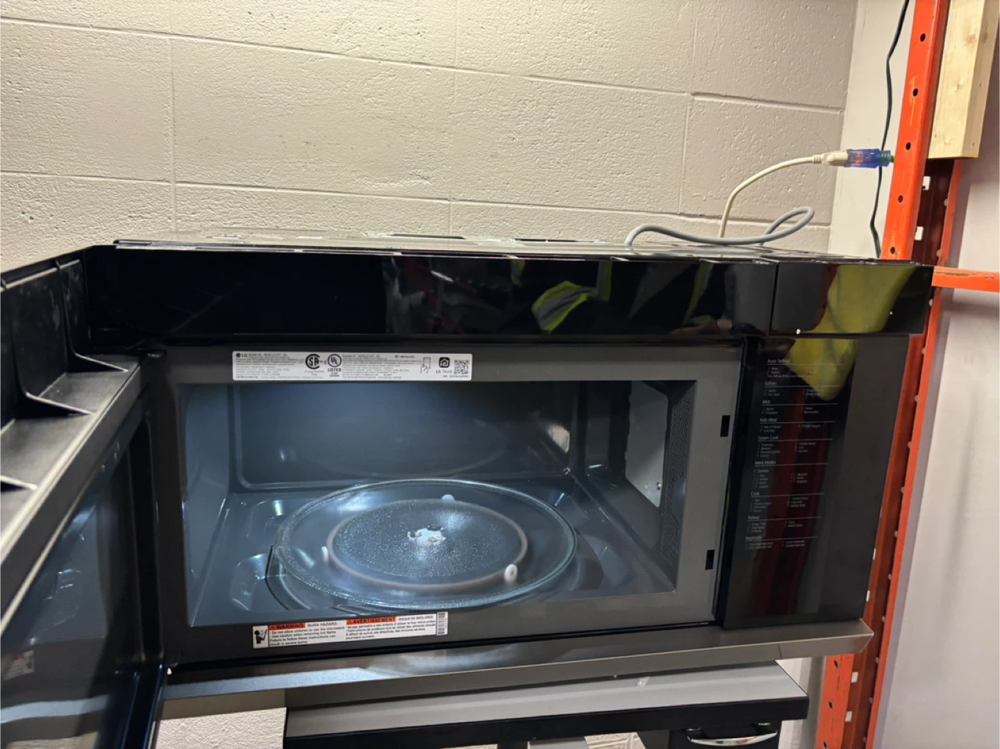 LG ThinQ Microwave - photo 2