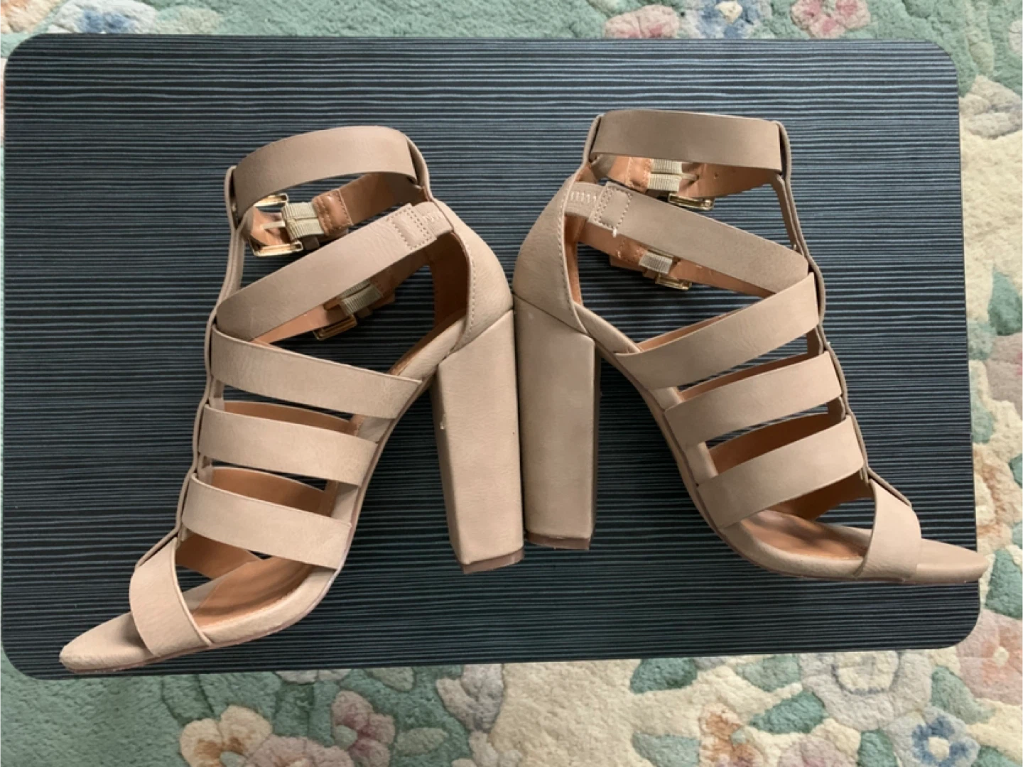 Women's Tan Strappy Block Heel Sandals size 6 - photo 3