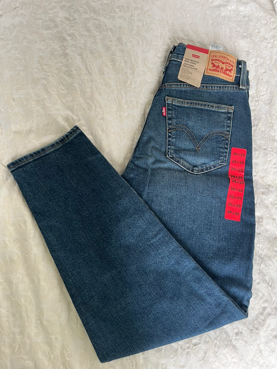 Levi's High Waisted Mom Jeans Size 28