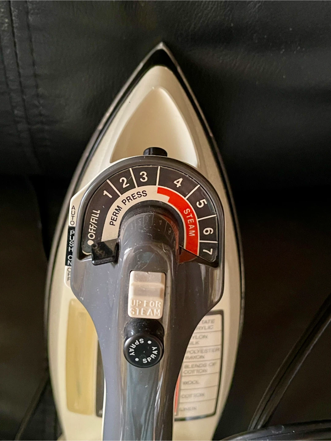 Black & Decker Automatic Shut-Off Steam Dry Iron - photo 3