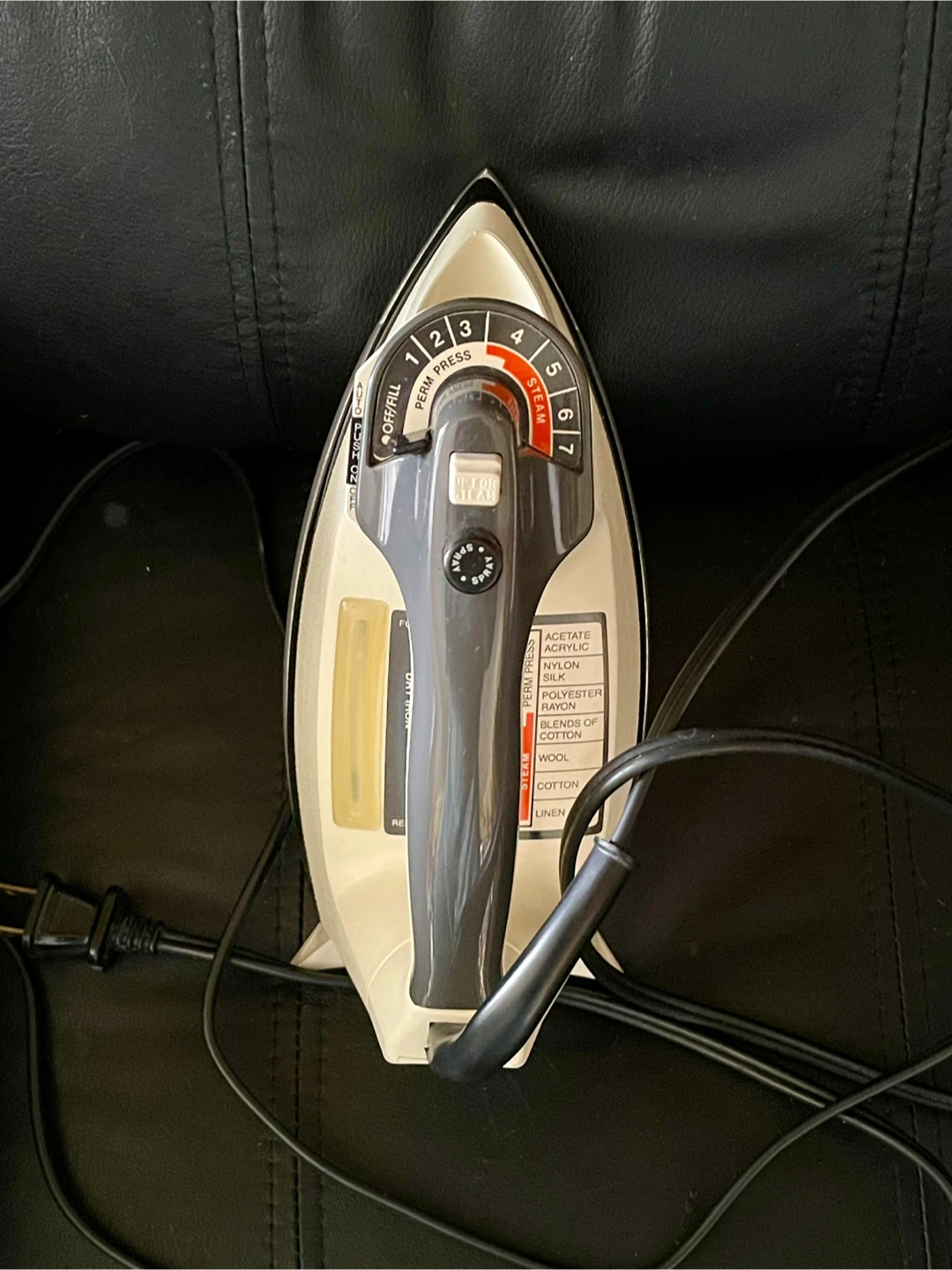Black & Decker Automatic Shut-Off Steam Dry Iron