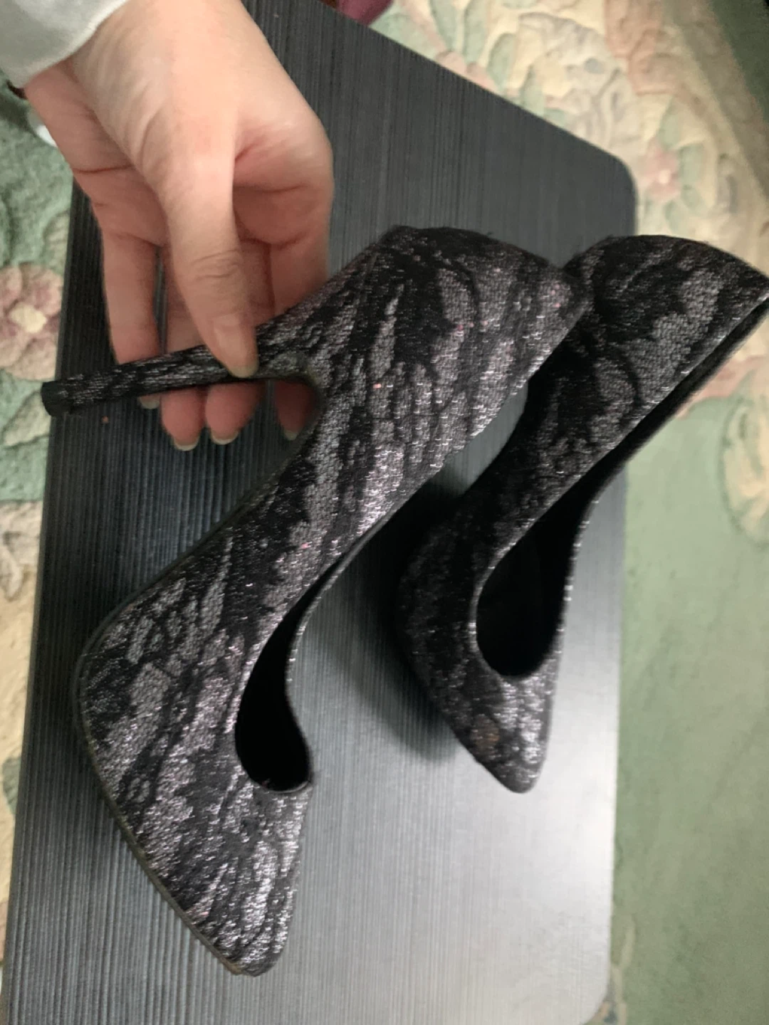 SUZY Women's Black Sparkly Lace Heels size 6 - photo 3