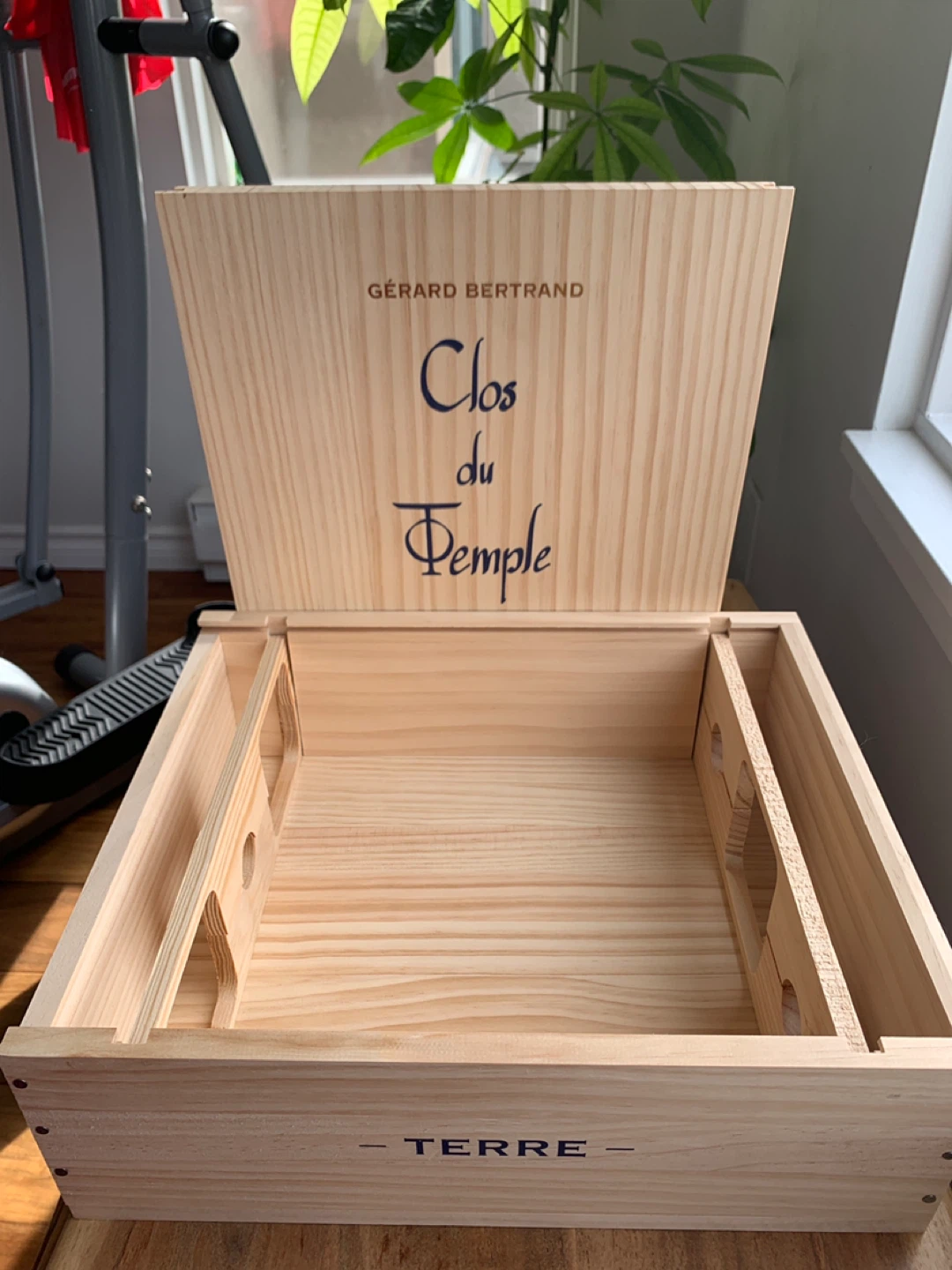 Gérard Bertrand Clos du Temple Wooden Wine Box - photo 4