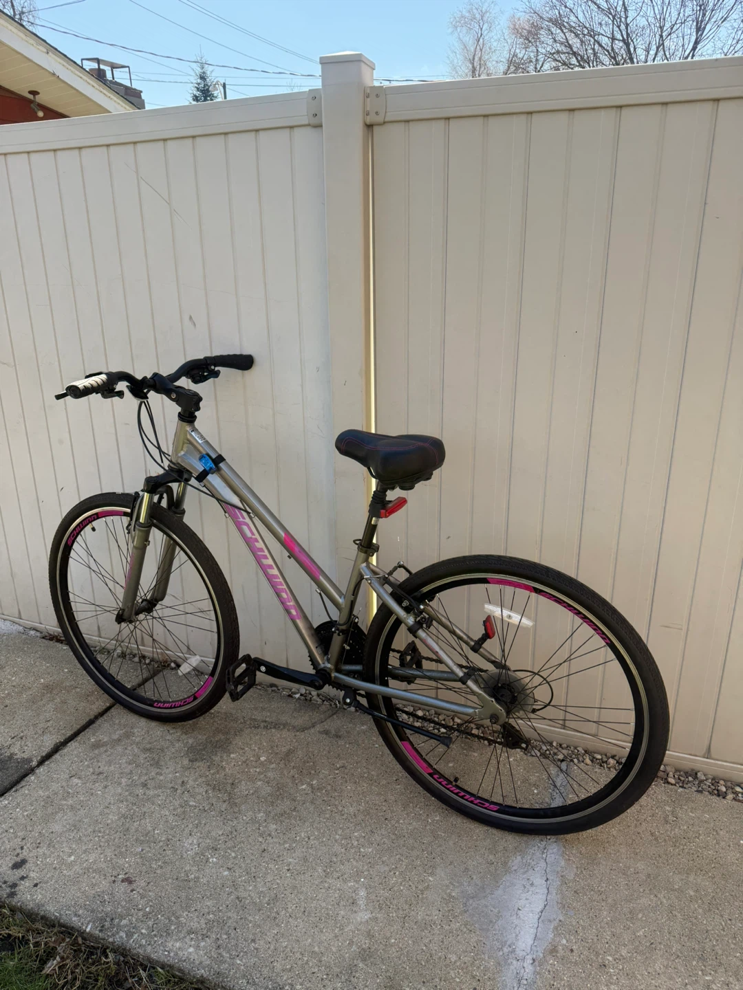 Schwinn Hybrid Bike - Women's Medium Frame - photo 4