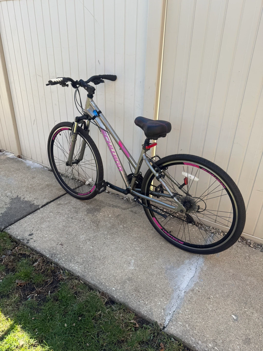 Schwinn Hybrid Bike - Women's Medium Frame - photo 3