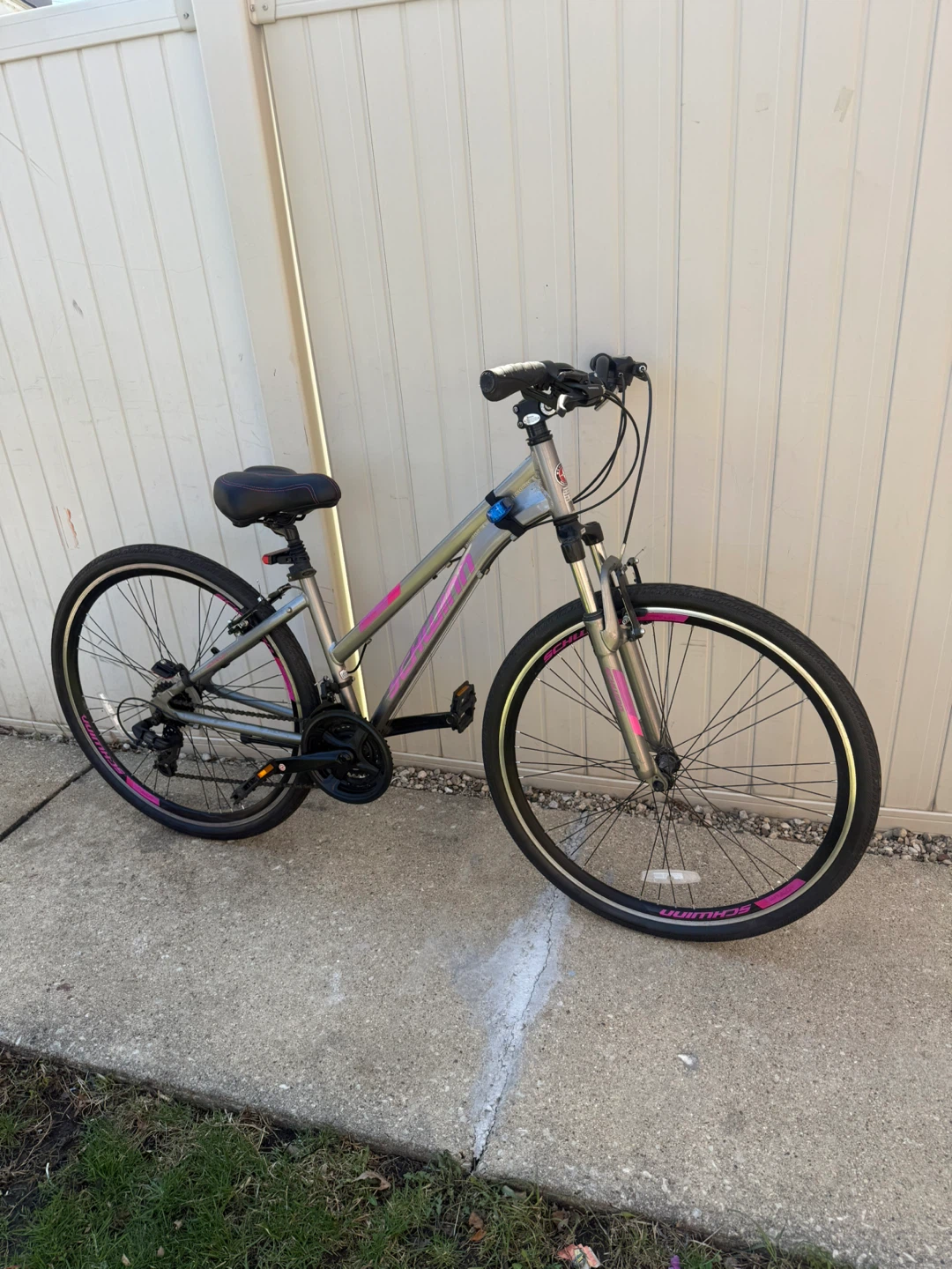 Schwinn Hybrid Bike - Women's Medium Frame