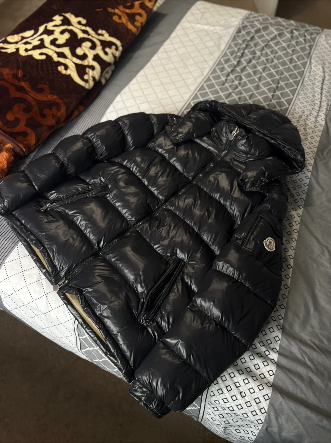 Moncler Black Down Puffer Jacket men’s medium - photo 2