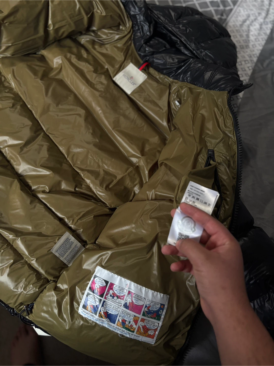 Moncler Black Down Puffer Jacket men’s medium - photo 5