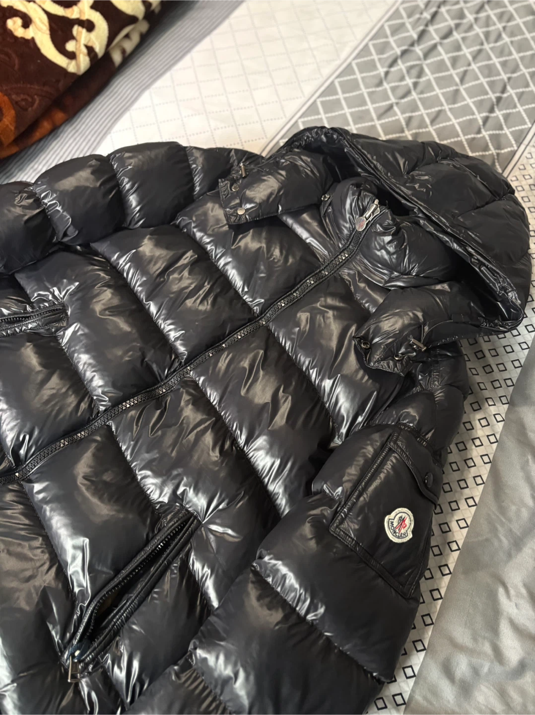 Moncler Black Down Puffer Jacket men’s medium - photo 3