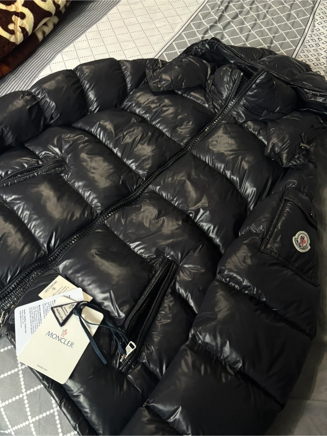 Moncler Black Down Puffer Jacket men’s medium - photo 4