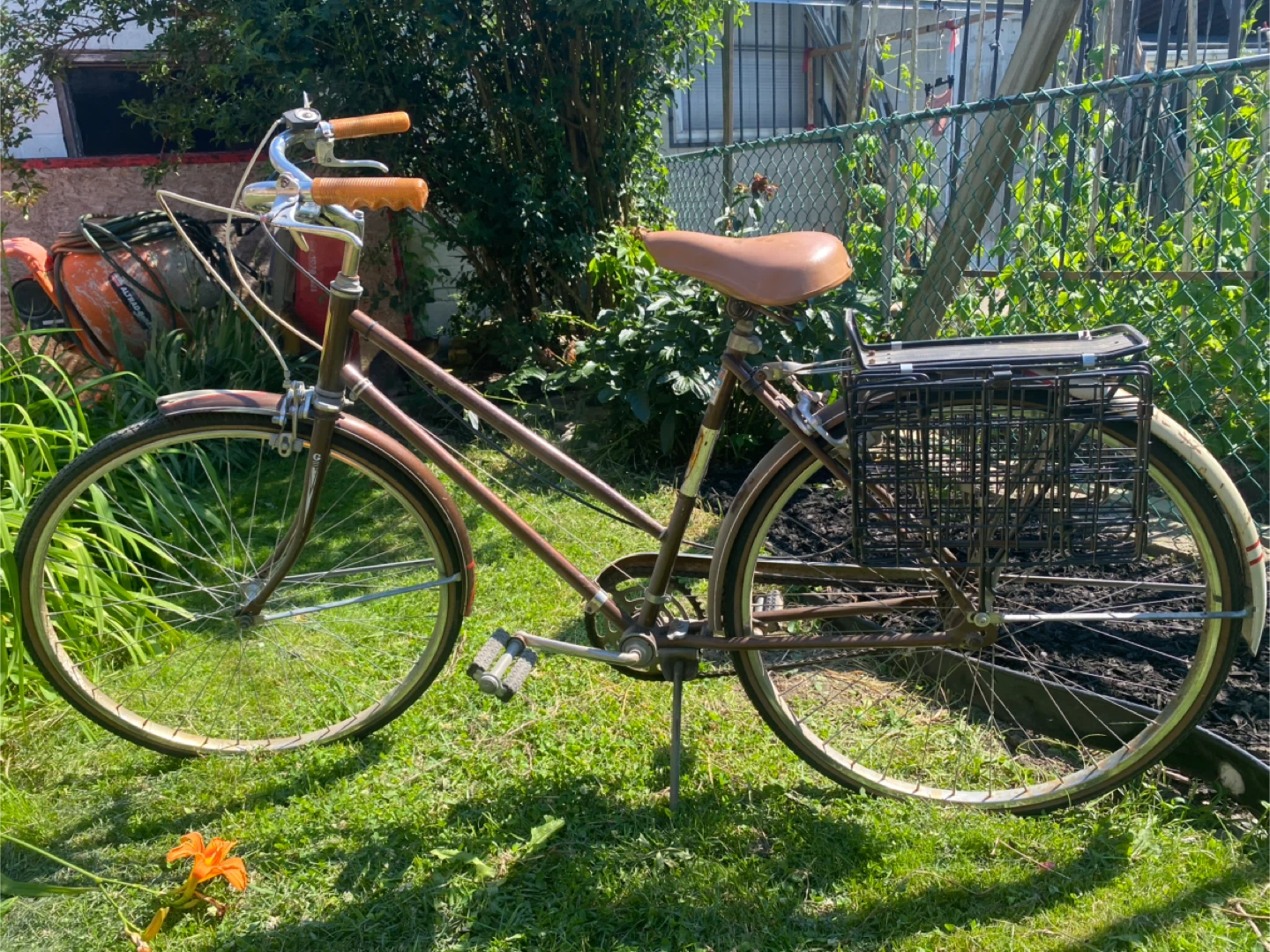 Vintage His and Hers Bicycle’s - photo 4
