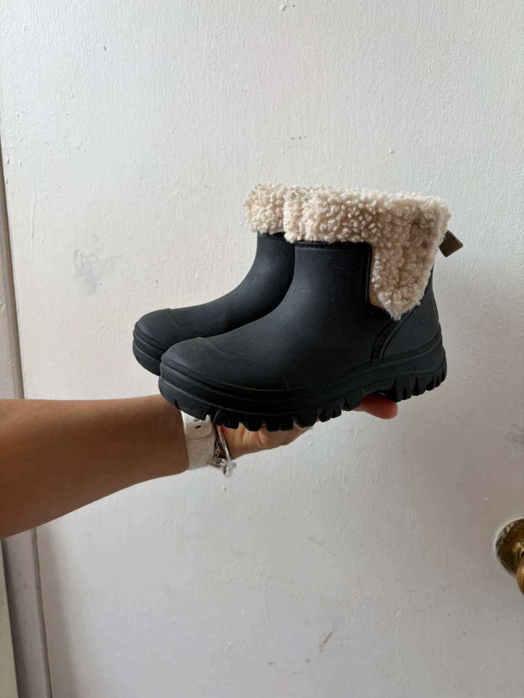 Zara  waterproof boots size 28(kids)