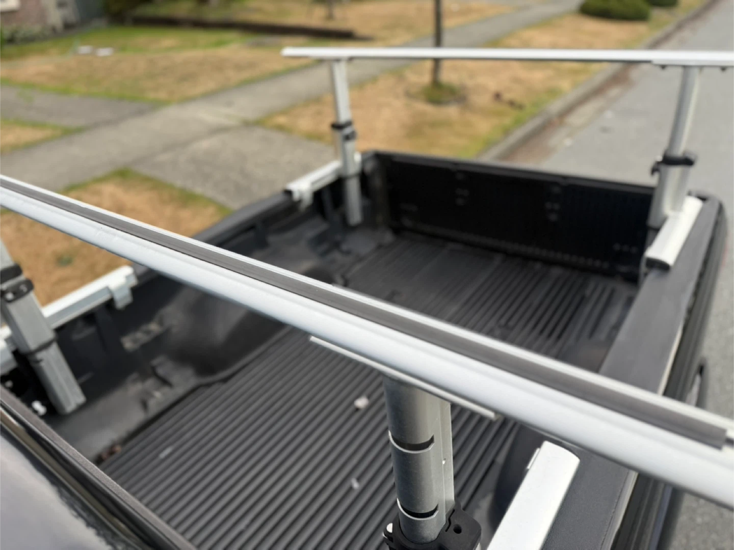 Thule 422 xt aluminum multi height, truck rack