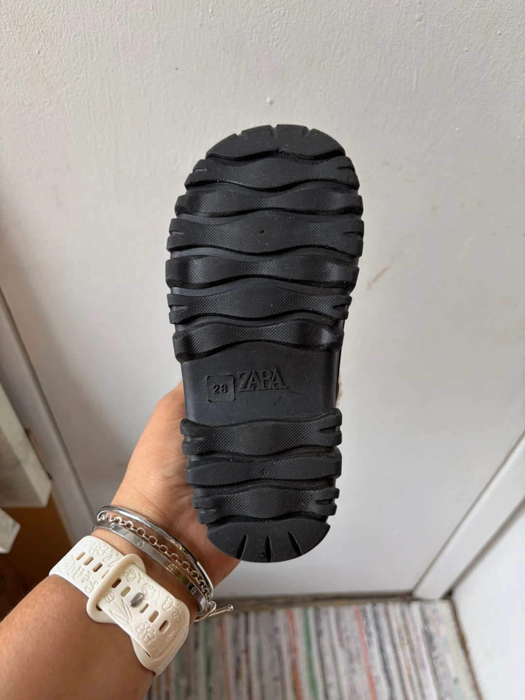 Zara  waterproof boots size 28(kids) - photo 2